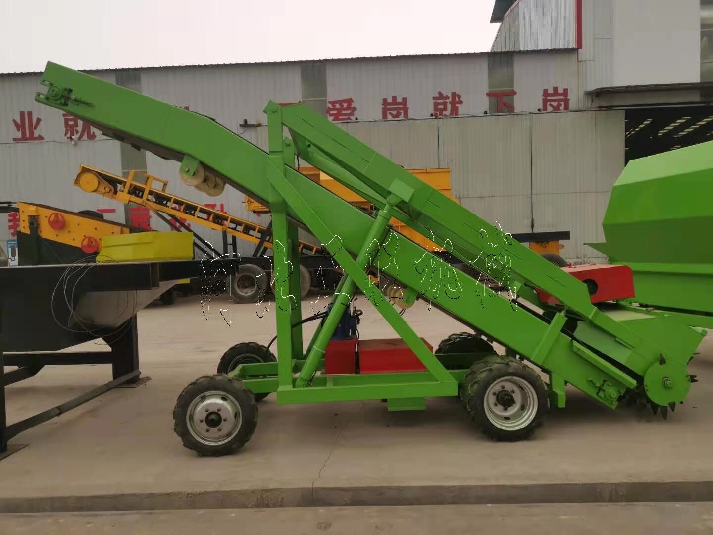 橫向移動青貯取料機(jī)